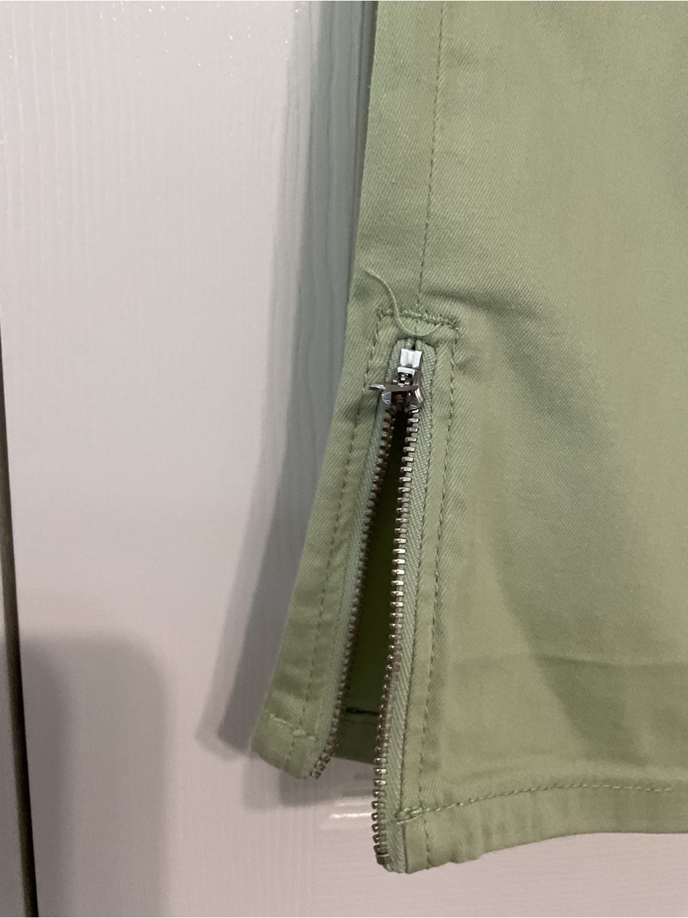Laurie Felt Women’s Light Green Capri Jeans with Ankle Zips - Picture 4 of 6